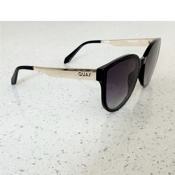 Quay Australia Date Night Round Sunglasses Black